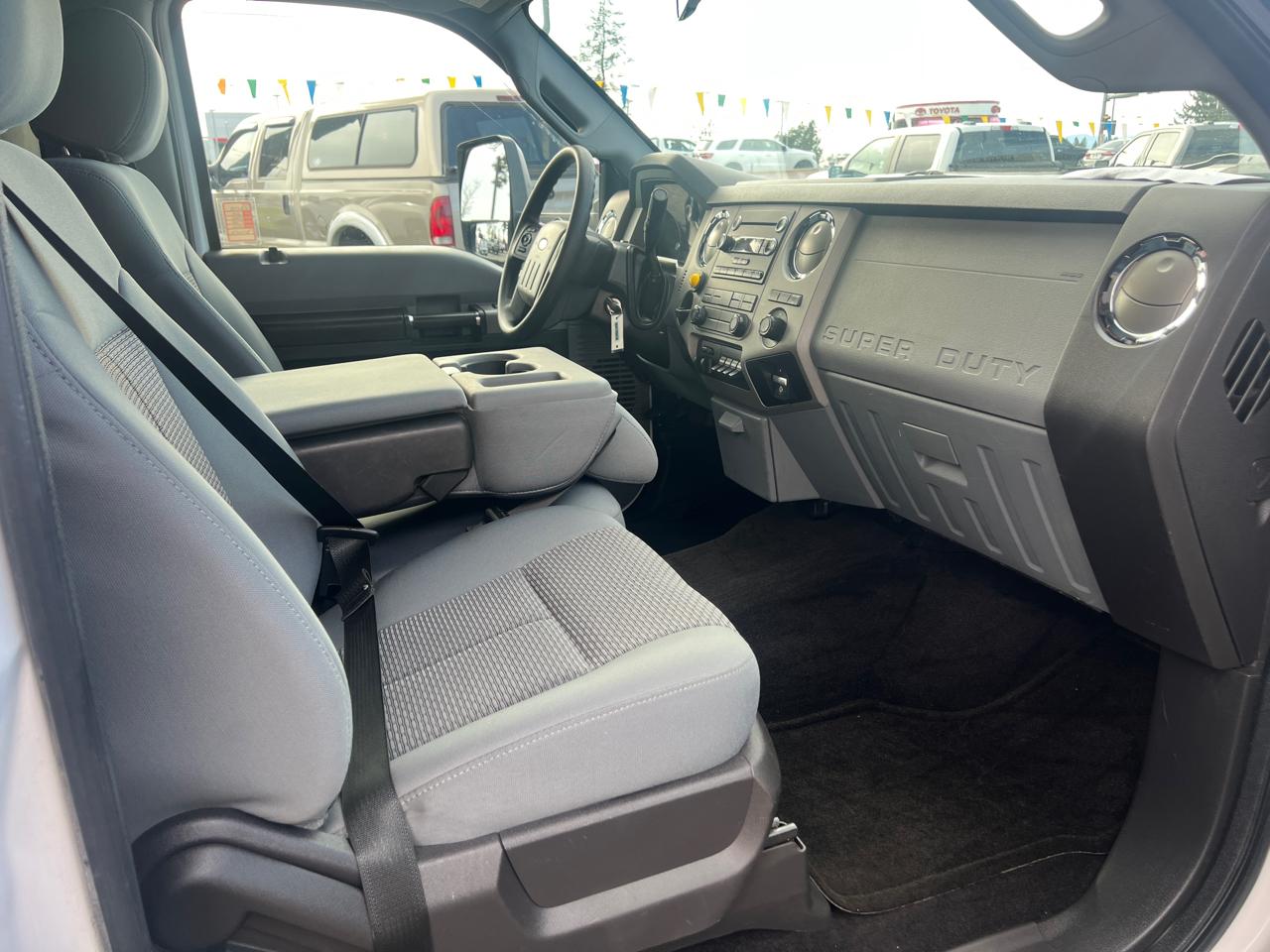 Ford Super Duty F-450 DRW XLT 2WD Reg Cab 205" WB 120" CA 2015