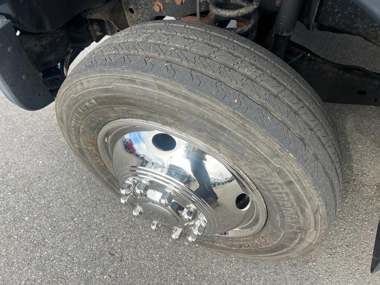 Ford Super Duty F-450 DRW XLT 2WD Reg Cab 205" WB 120" CA 2015