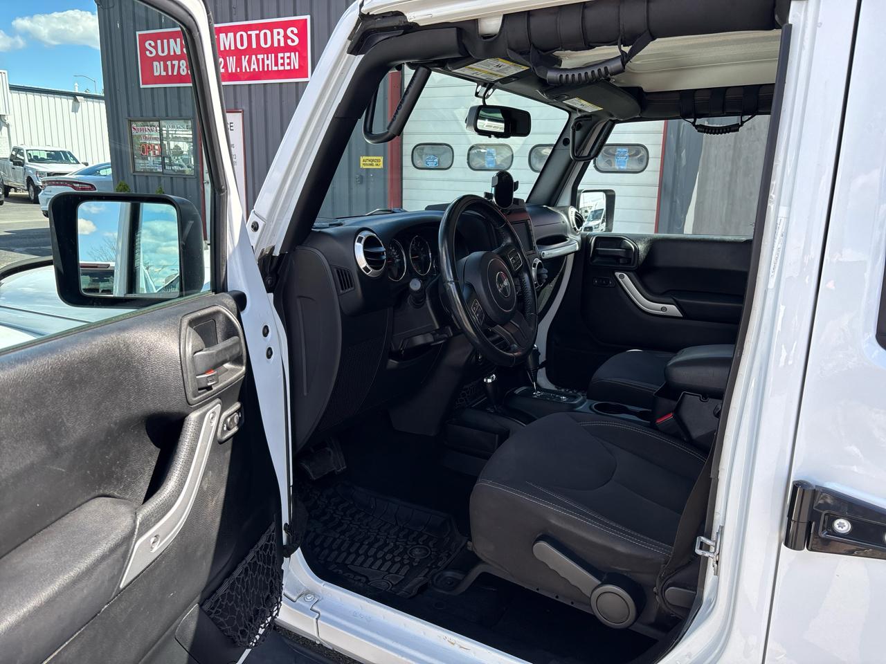 Jeep Wrangler Unlimited 4WD 4dr Sahara 2016