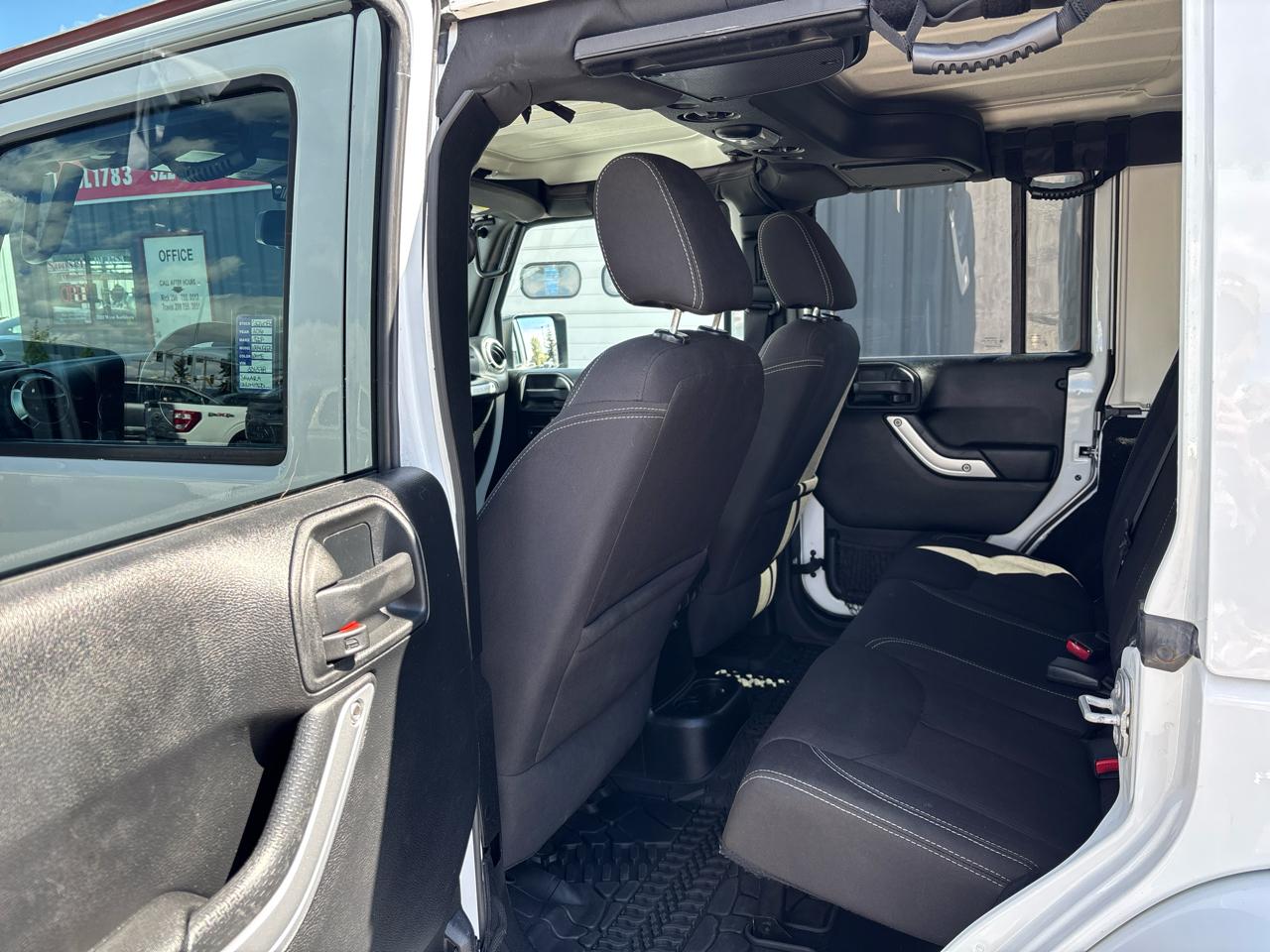 Jeep Wrangler Unlimited 4WD 4dr Sahara 2016