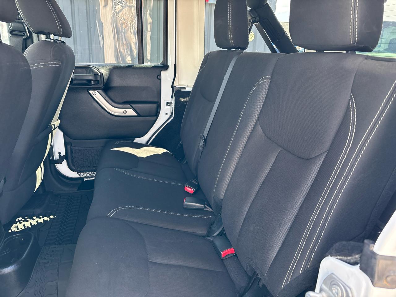 Jeep Wrangler Unlimited 4WD 4dr Sahara 2016