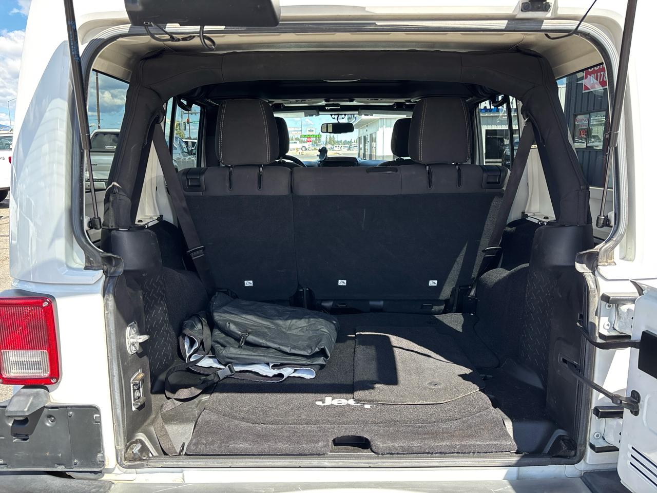 Jeep Wrangler Unlimited 4WD 4dr Sahara 2016