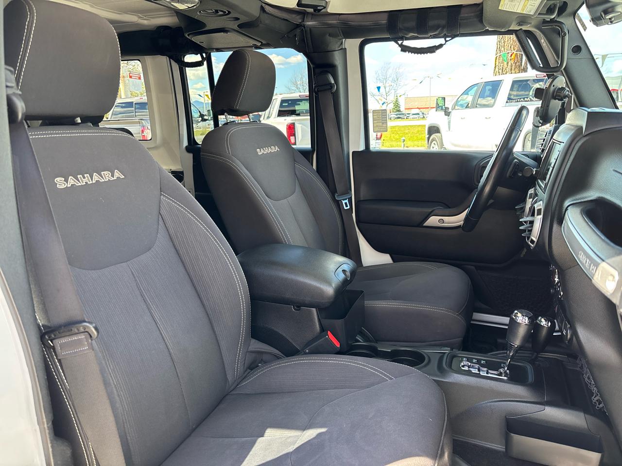 Jeep Wrangler Unlimited 4WD 4dr Sahara 2016