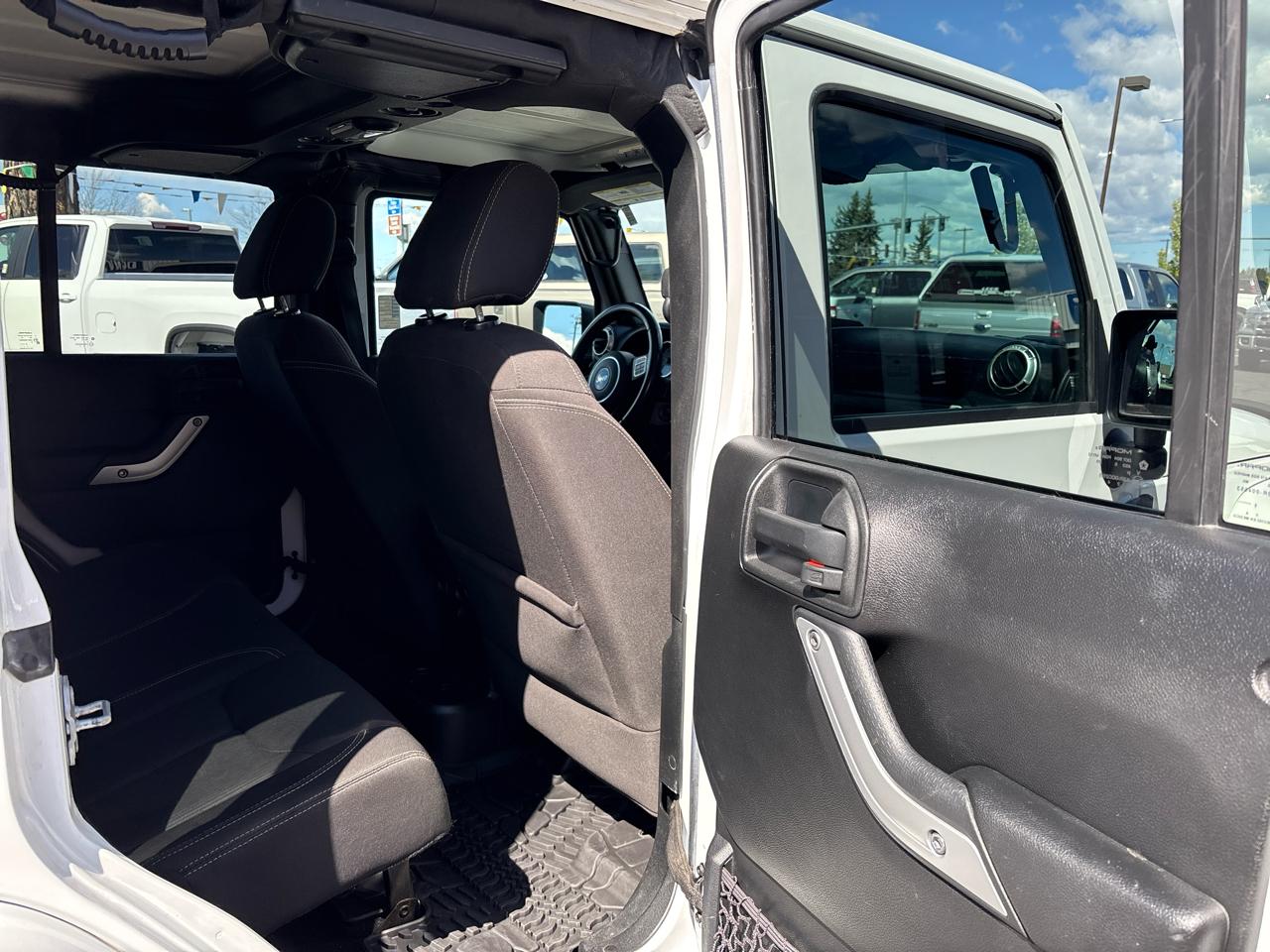 Jeep Wrangler Unlimited 4WD 4dr Sahara 2016