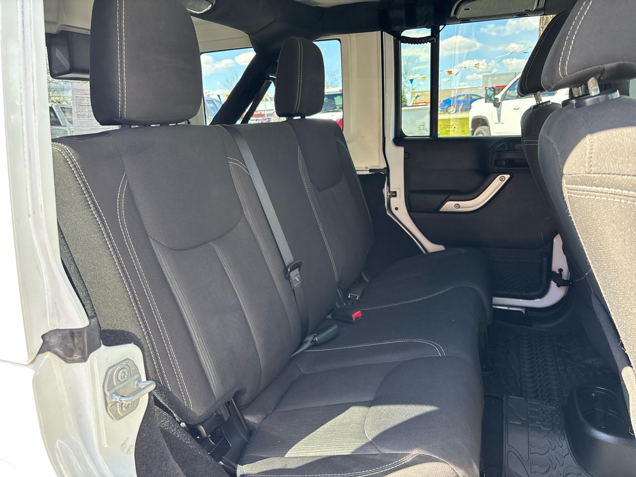 Jeep Wrangler Unlimited 4WD 4dr Sahara 2016