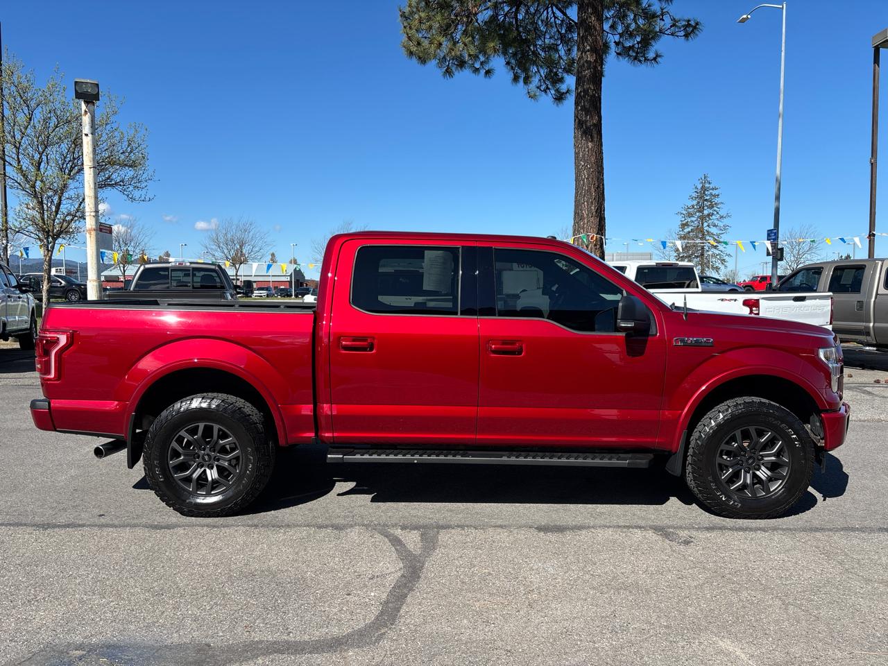Ford F-150 4WD SuperCrew 145" XLT 2017