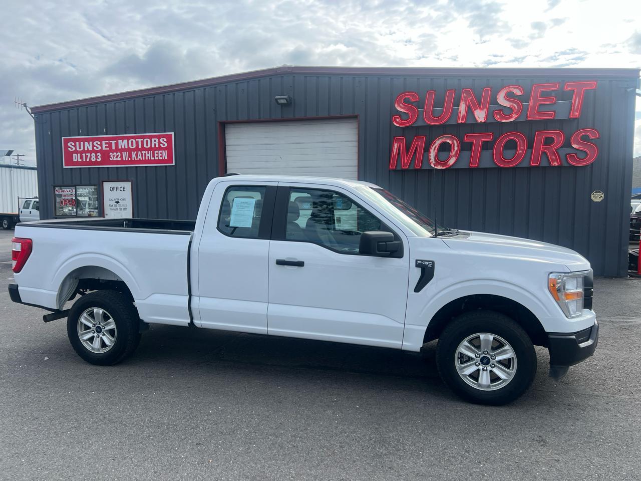 2022 Ford F-150 4WD SuperCab 145" XL