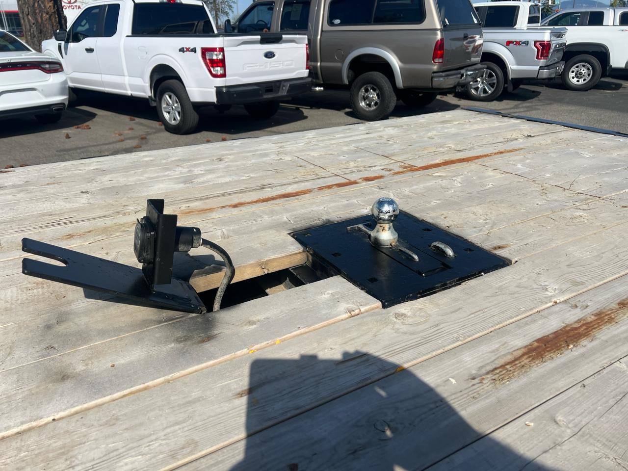 Ford Super Duty F-550 DRW XLT 4WD Crew Cab 203" WB 84" CA 2023