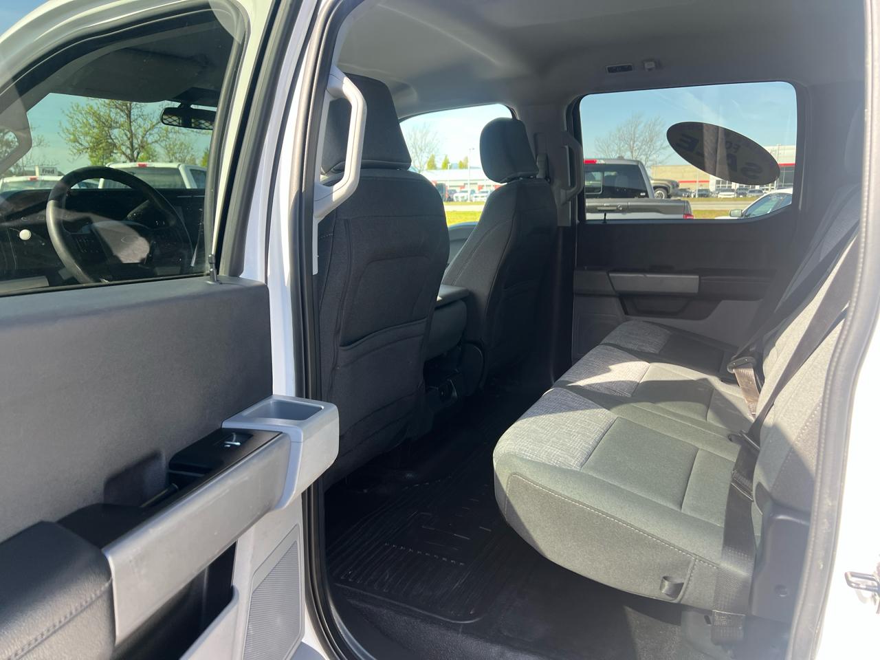 Ford Super Duty F-550 DRW XLT 4WD Crew Cab 203" WB 84" CA 2023