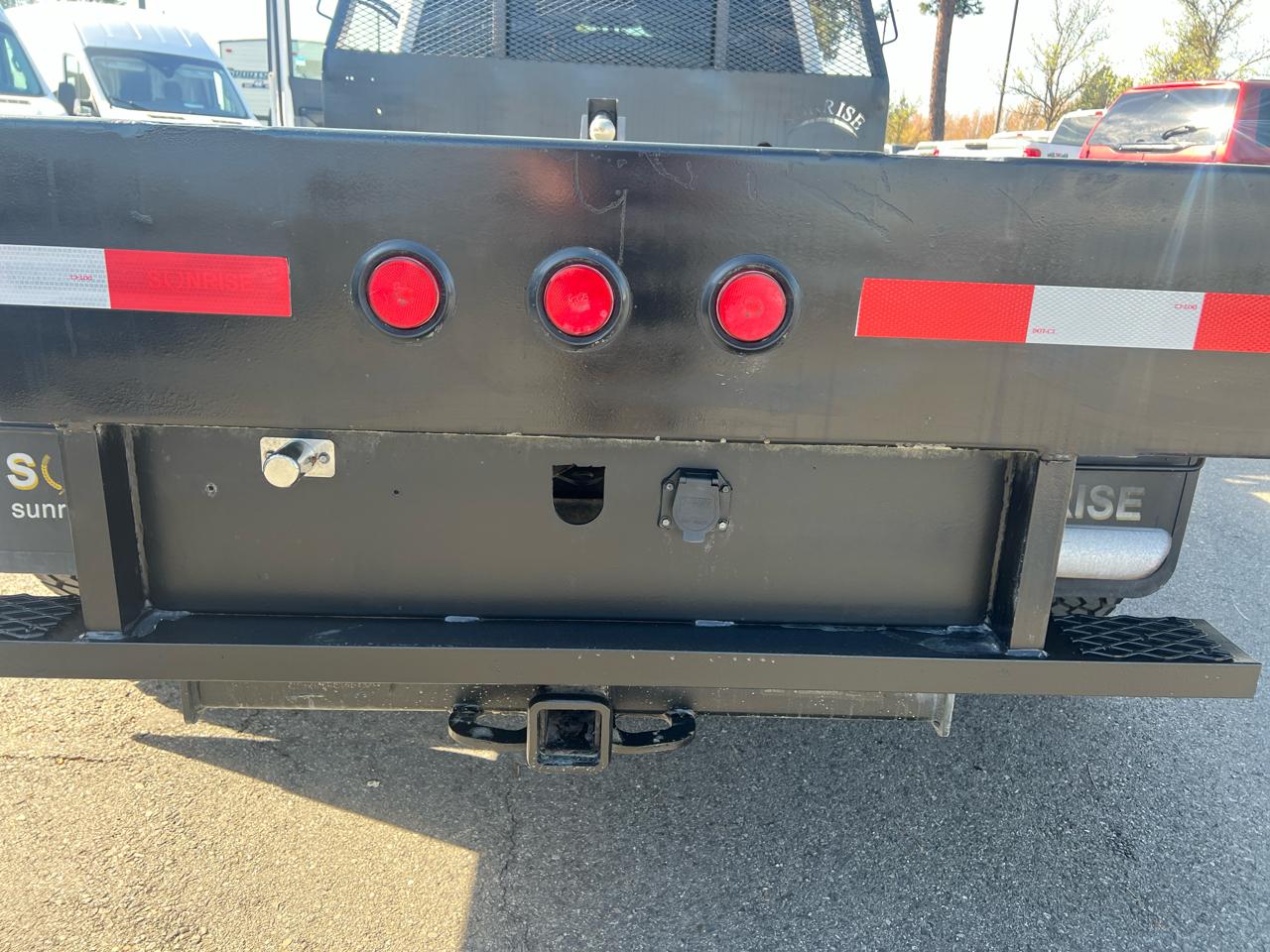 Ford Super Duty F-550 DRW XLT 4WD Crew Cab 203" WB 84" CA 2023