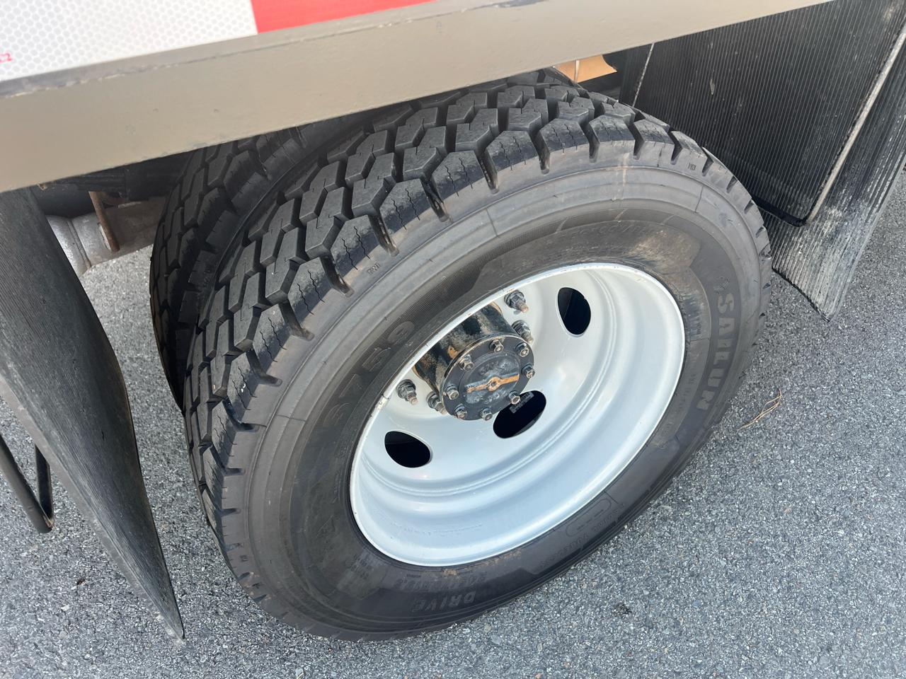 Ford Super Duty F-550 DRW XLT 4WD Crew Cab 203" WB 84" CA 2023
