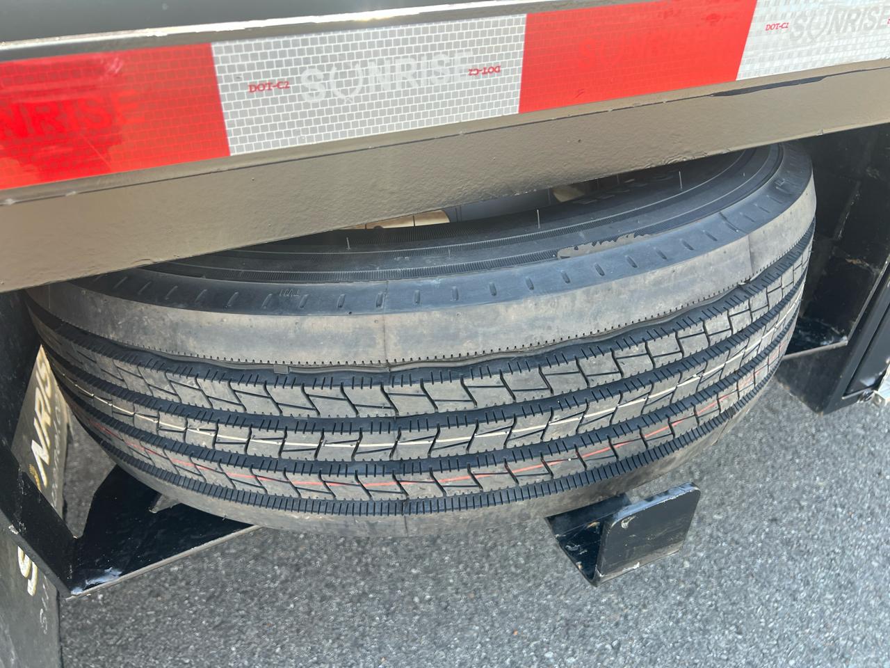 Ford Super Duty F-550 DRW XLT 4WD Crew Cab 203" WB 84" CA 2023