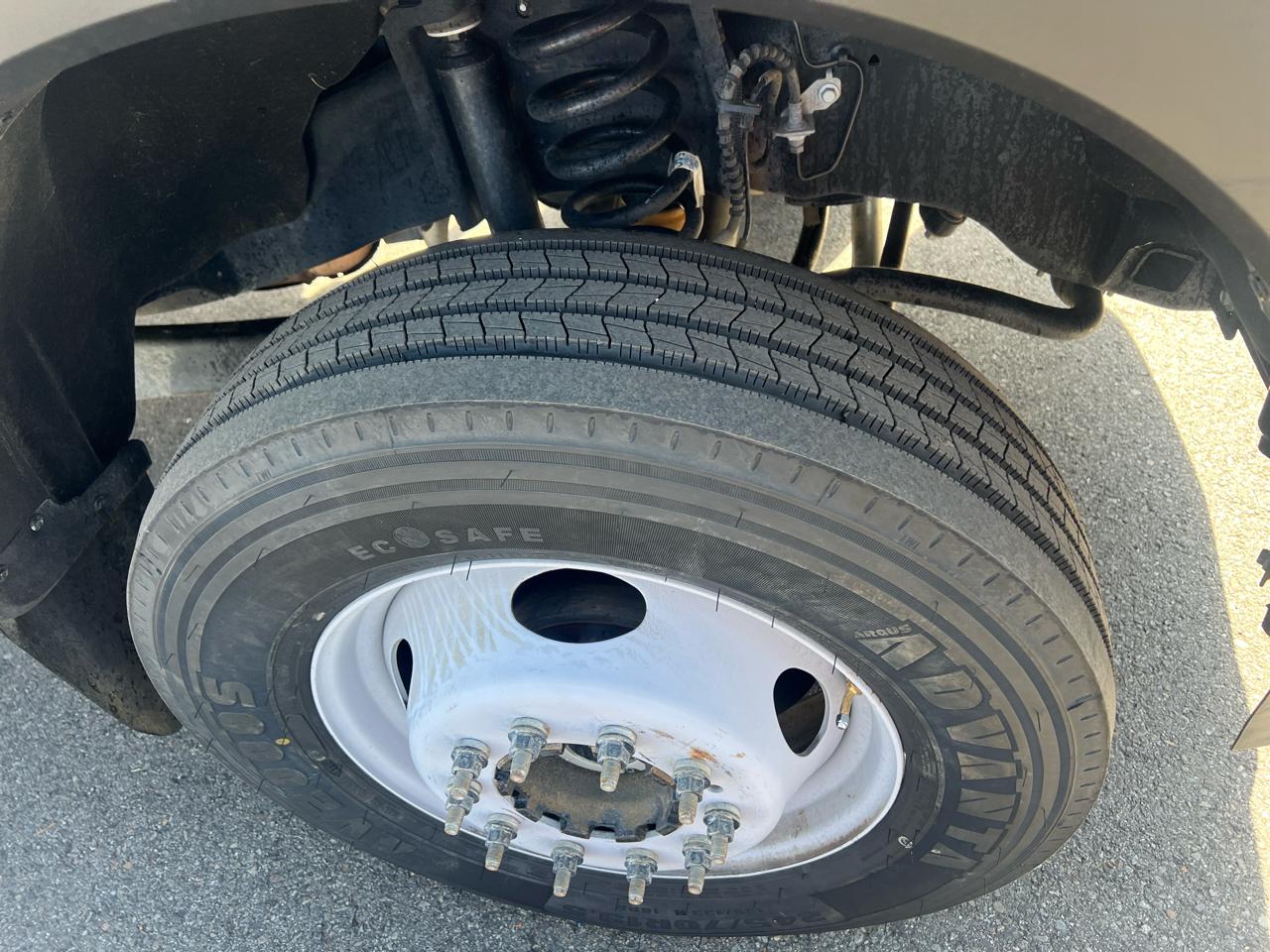 Ford Super Duty F-550 DRW XLT 4WD Crew Cab 203" WB 84" CA 2023