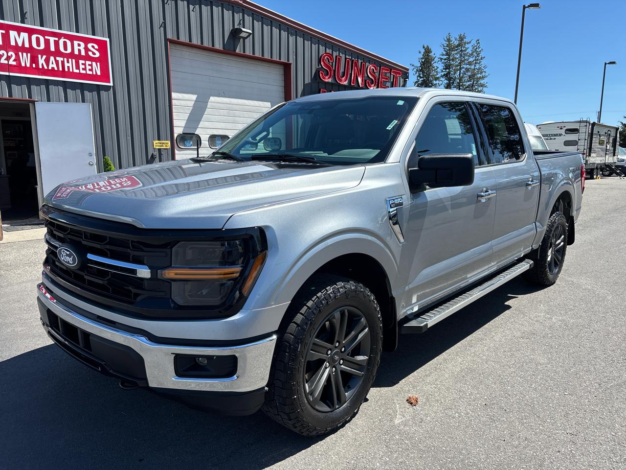 2025 Ford F-150 4WD SuperCrew 145" XLT
