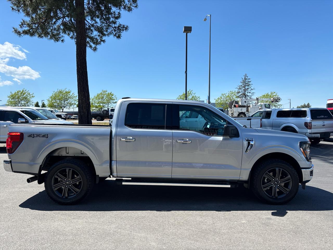 Ford F-150 4WD SuperCrew 145" XLT 2025