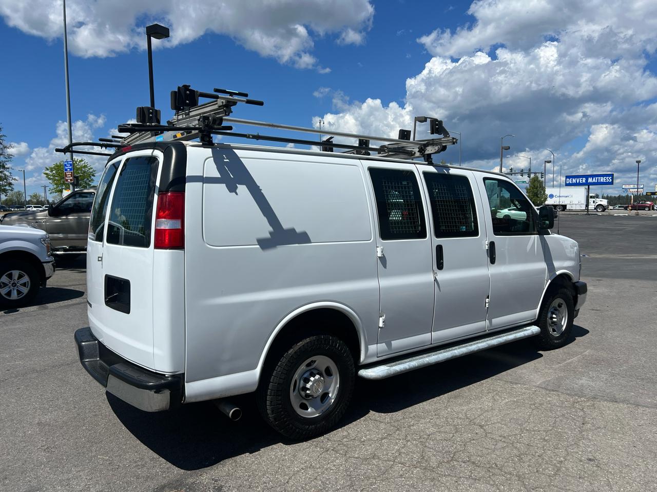 Chevrolet Express Cargo Van RWD 2500 135" 2020