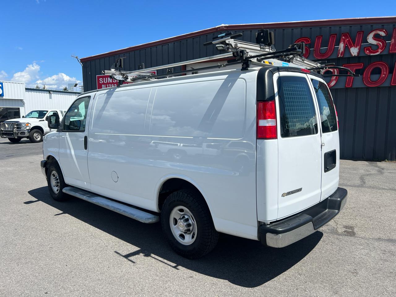 Chevrolet Express Cargo Van RWD 2500 135" 2020