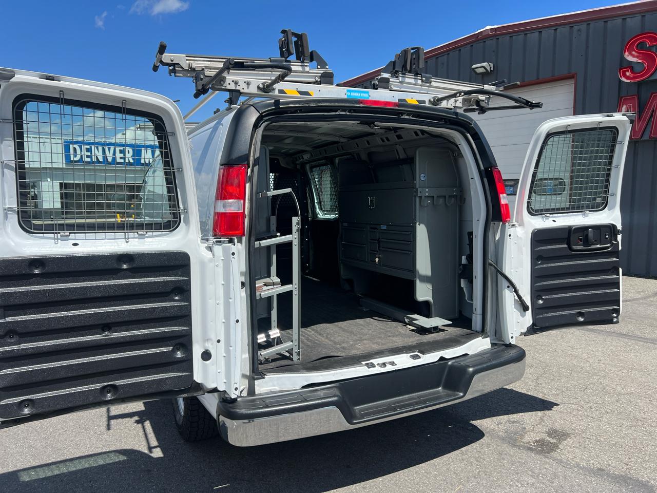 Chevrolet Express Cargo Van RWD 2500 135" 2020