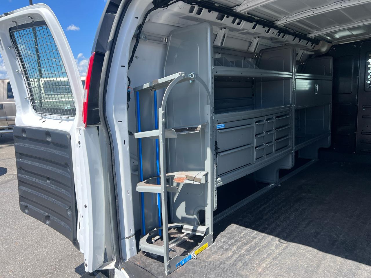 Chevrolet Express Cargo Van RWD 2500 135" 2020