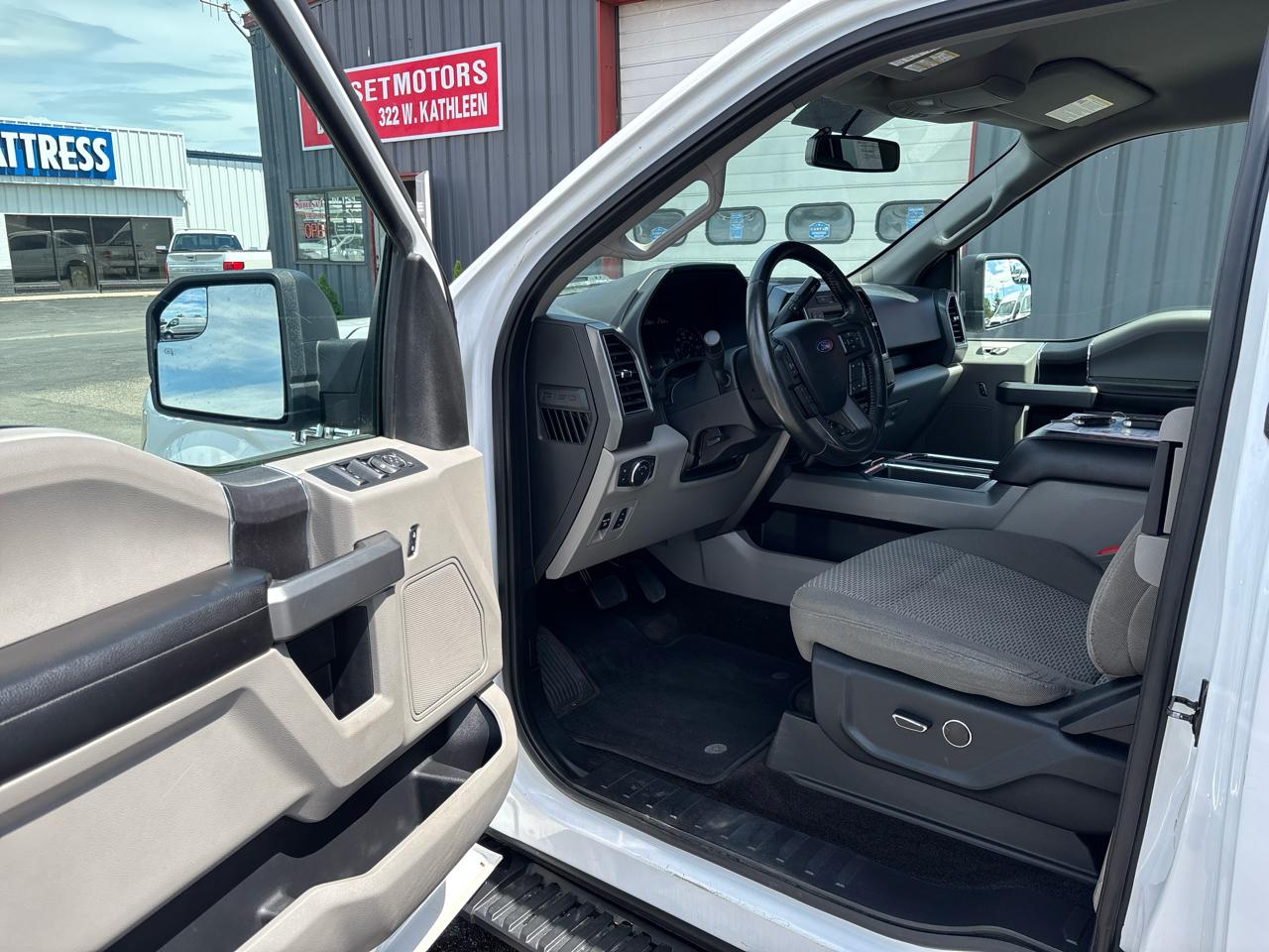 Ford F-150 4WD SuperCab 145" XLT 2018