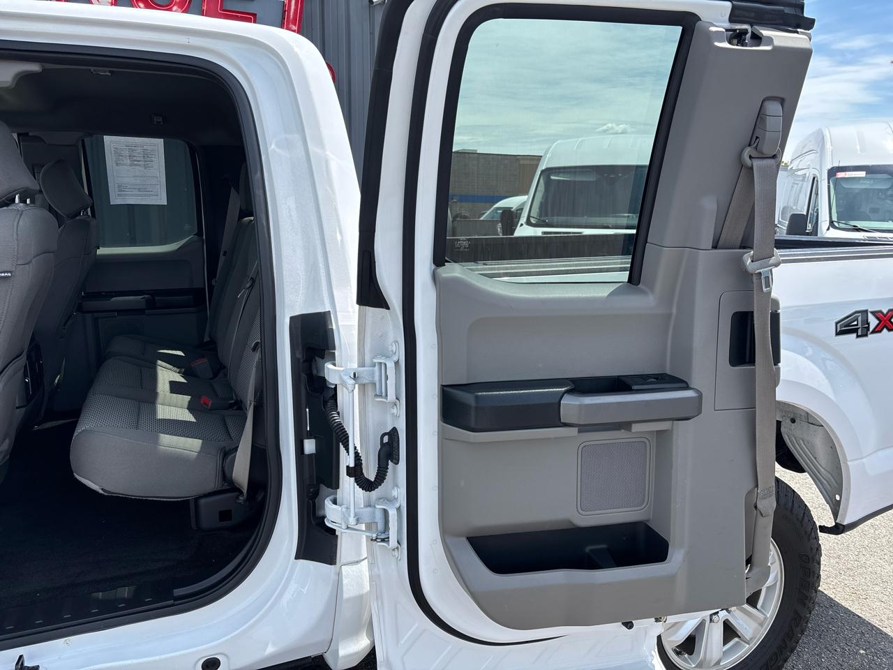 Ford F-150 4WD SuperCab 145" XLT 2018