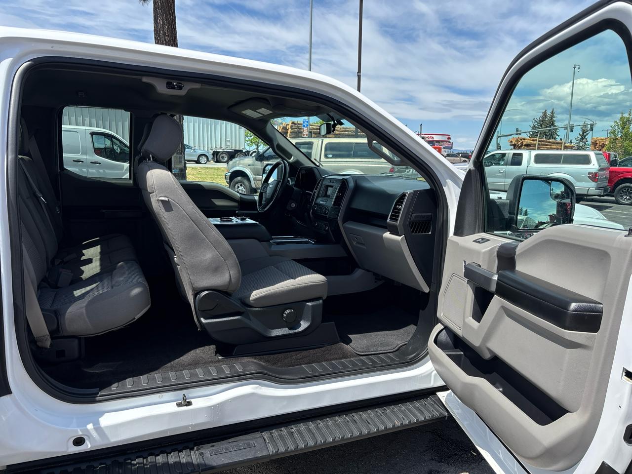 Ford F-150 4WD SuperCab 145" XLT 2018