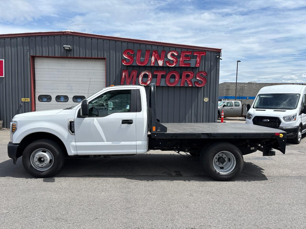 Ford Super Duty F-350 DRW XL 2WD Reg Cab 145" WB 60" CA 2019