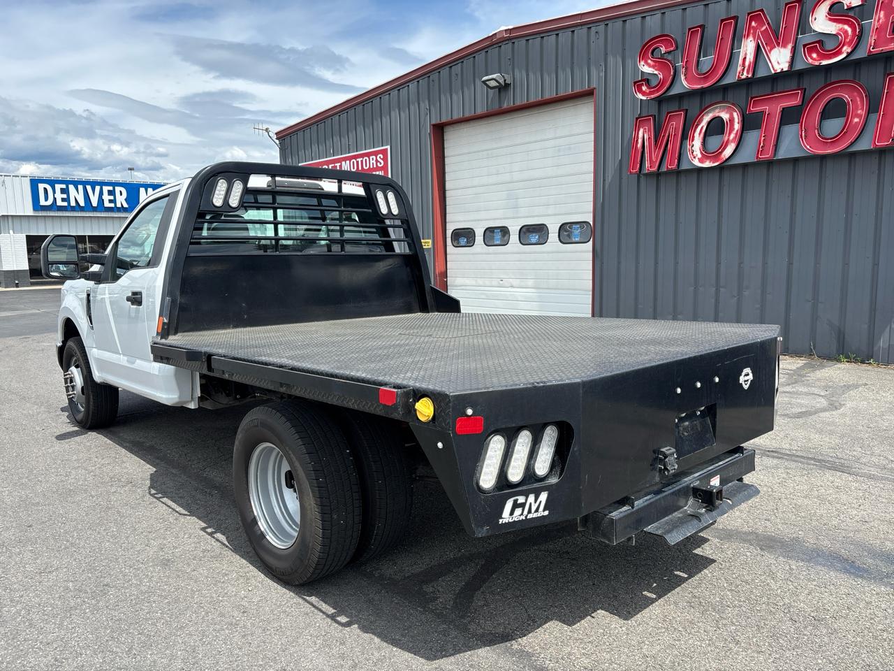 Ford Super Duty F-350 DRW XL 2WD Reg Cab 145" WB 60" CA 2019