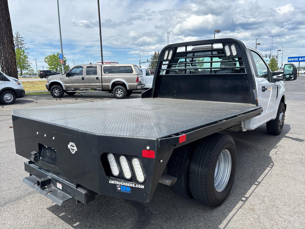 Ford Super Duty F-350 DRW XL 2WD Reg Cab 145" WB 60" CA 2019