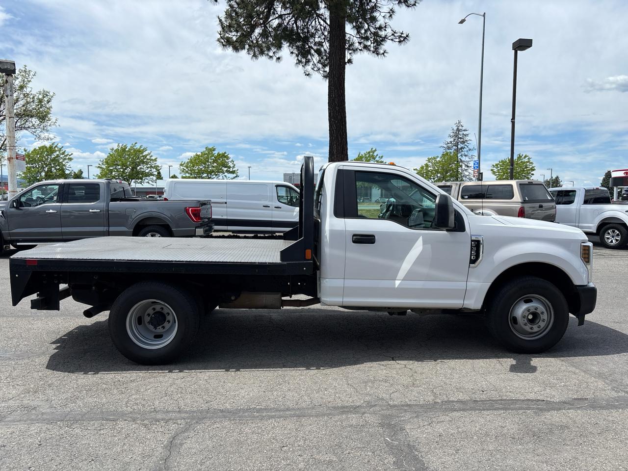 Ford Super Duty F-350 DRW XL 2WD Reg Cab 145" WB 60" CA 2019