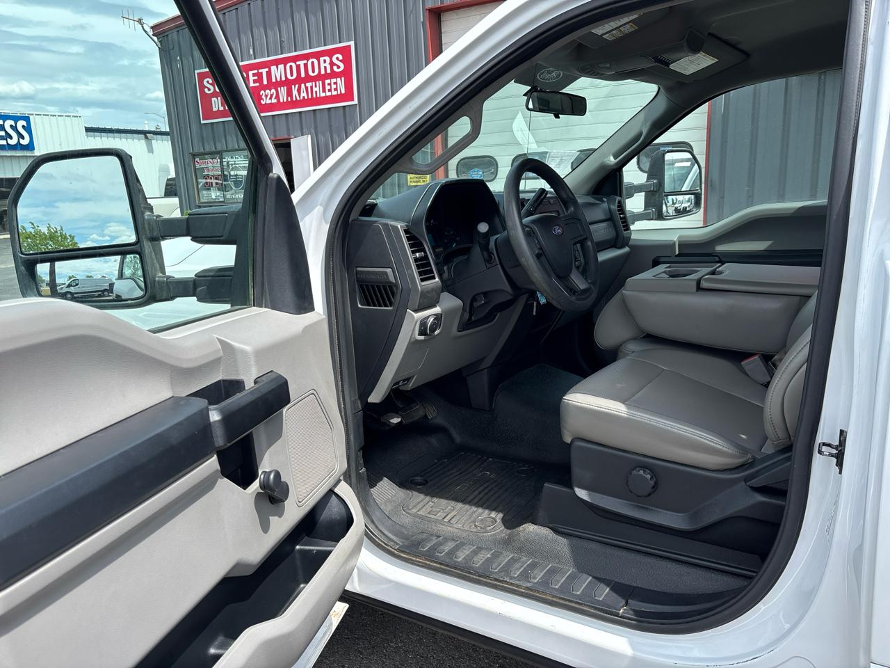 Ford Super Duty F-350 DRW XL 2WD Reg Cab 145" WB 60" CA 2019
