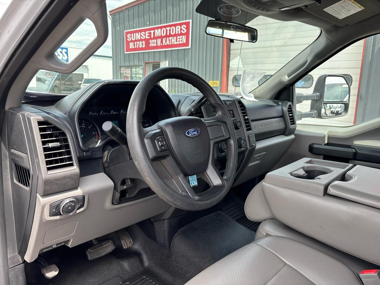 Ford Super Duty F-350 DRW XL 2WD Reg Cab 145" WB 60" CA 2019