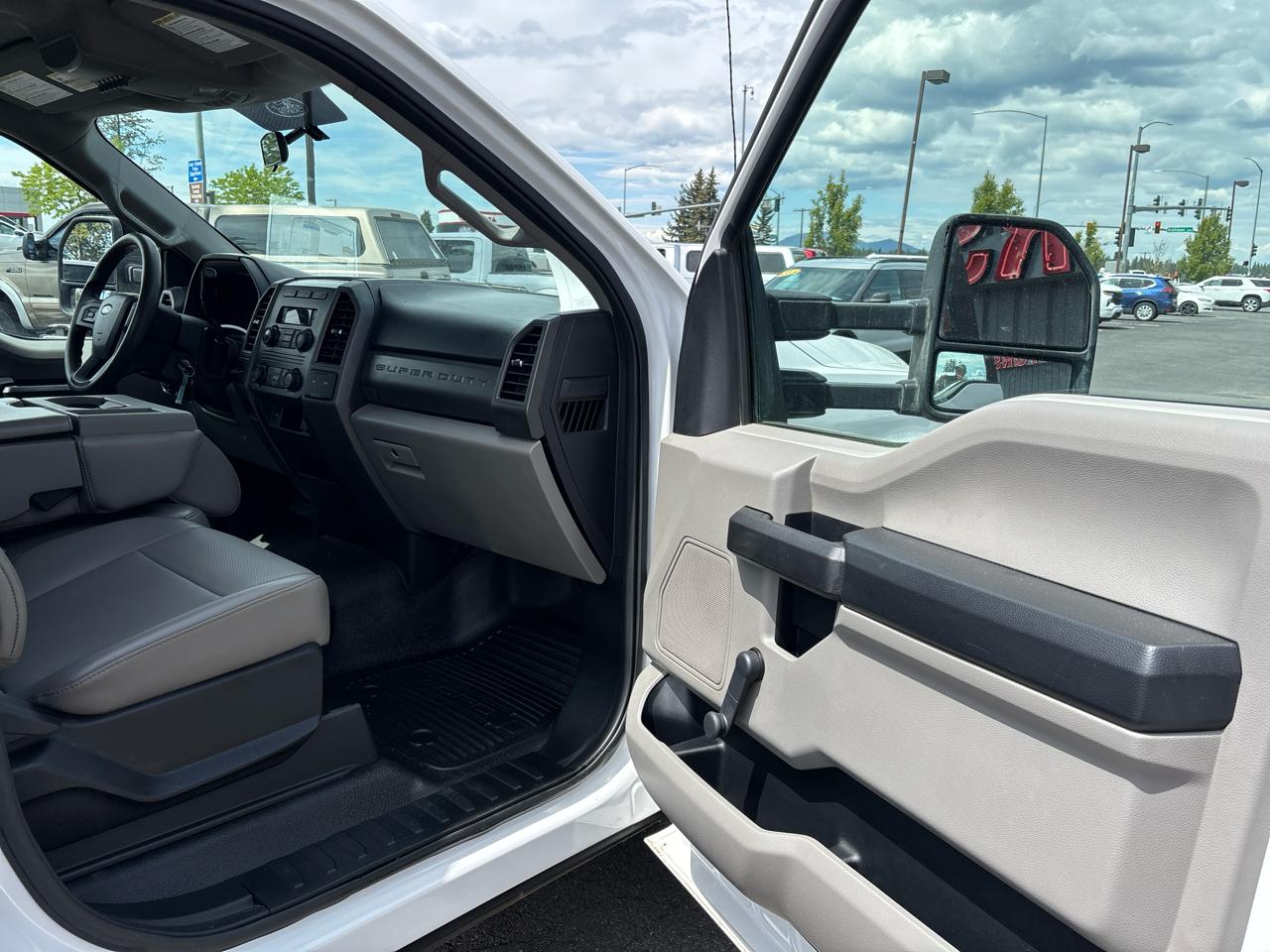 Ford Super Duty F-350 DRW XL 2WD Reg Cab 145" WB 60" CA 2019