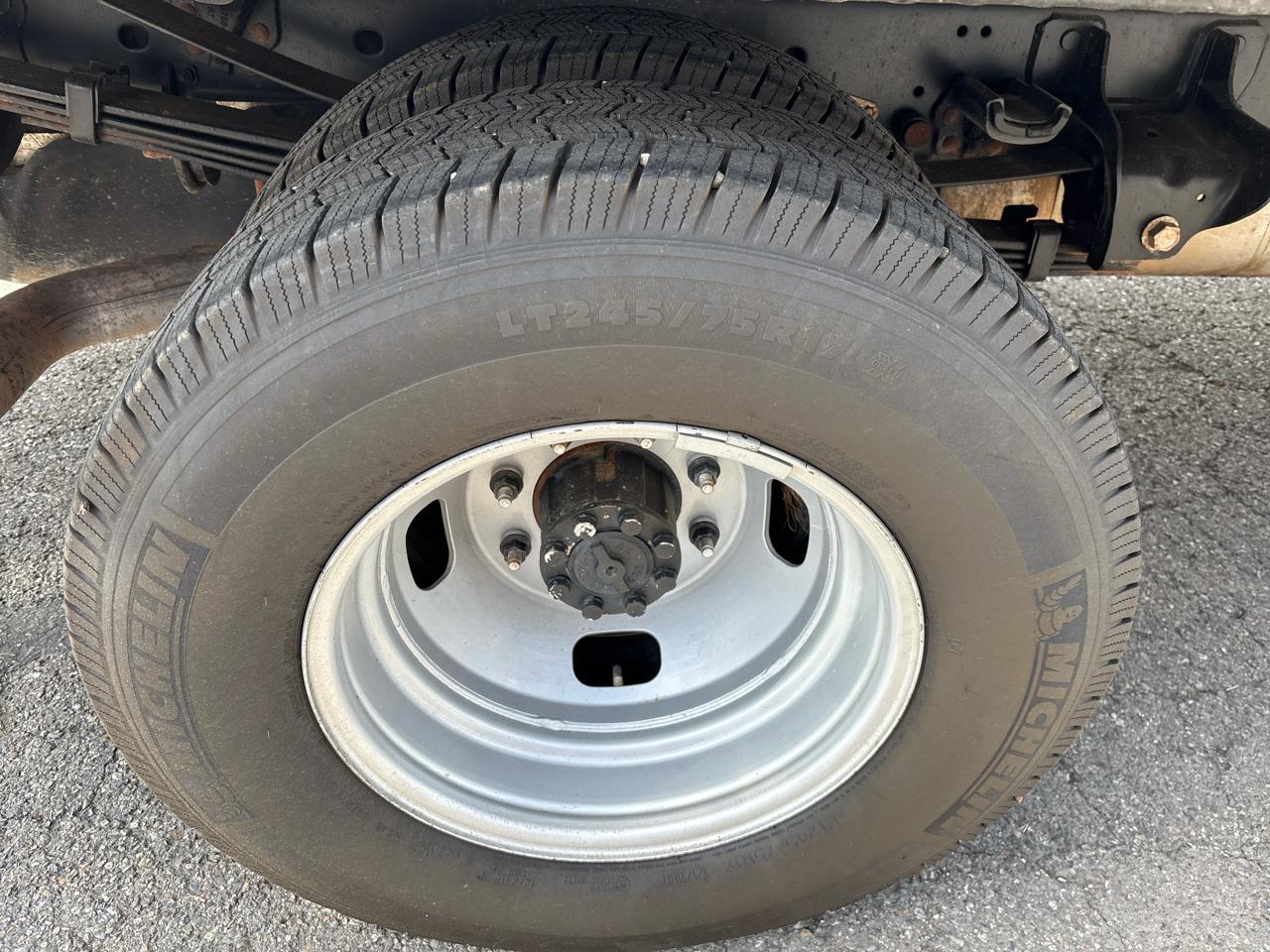 Ford Super Duty F-350 DRW XL 2WD Reg Cab 145" WB 60" CA 2019