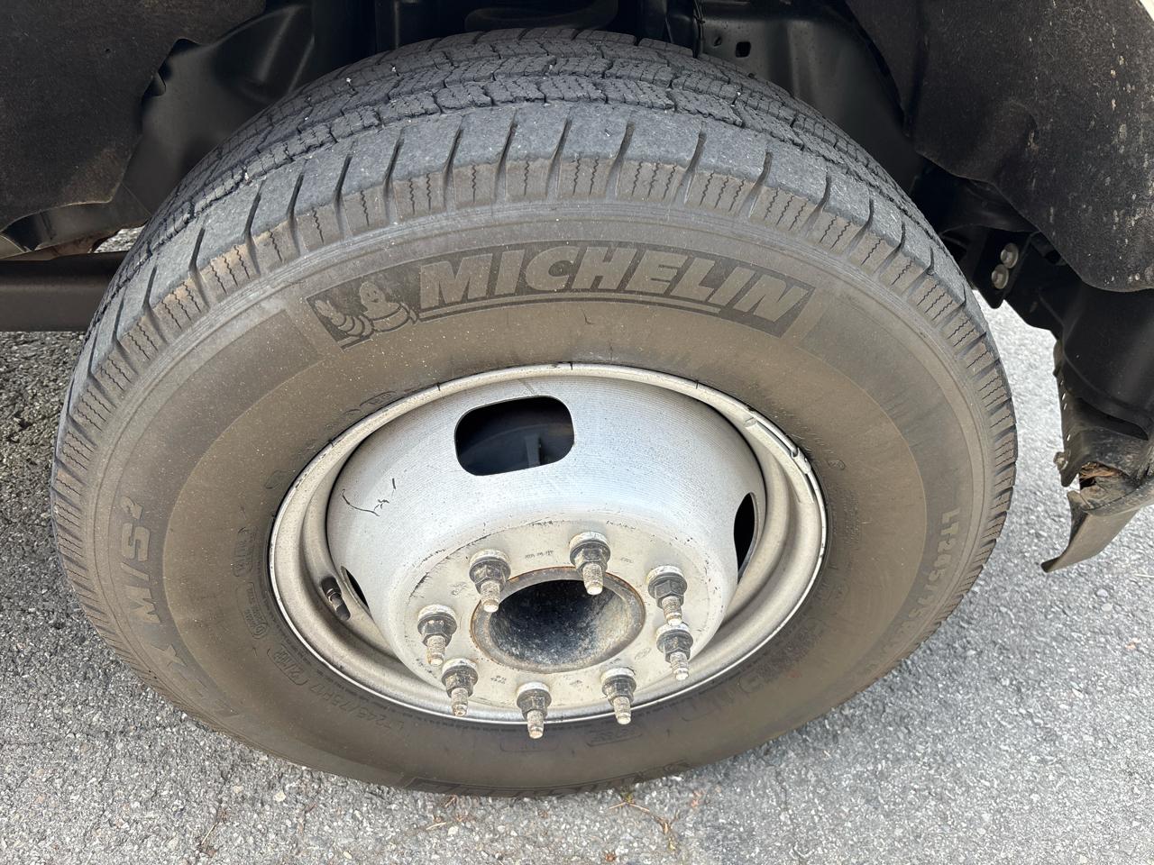 Ford Super Duty F-350 DRW XL 2WD Reg Cab 145" WB 60" CA 2019