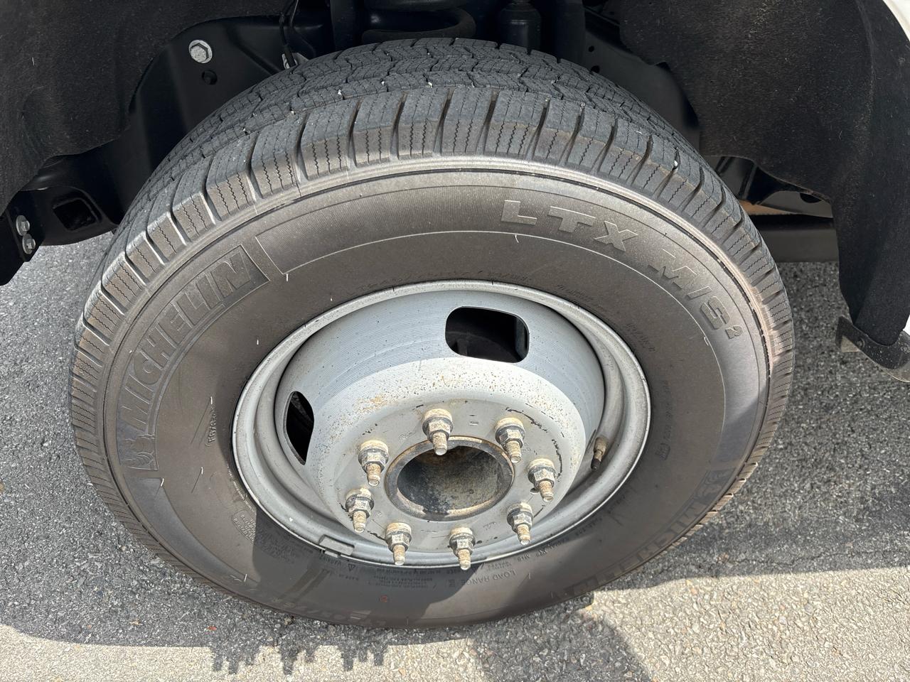 Ford Super Duty F-350 DRW XL 2WD Reg Cab 145" WB 60" CA 2019