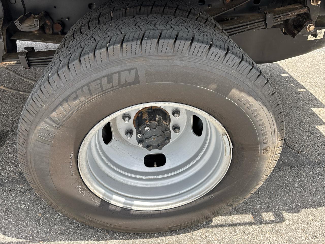 Ford Super Duty F-350 DRW XL 2WD Reg Cab 145" WB 60" CA 2019