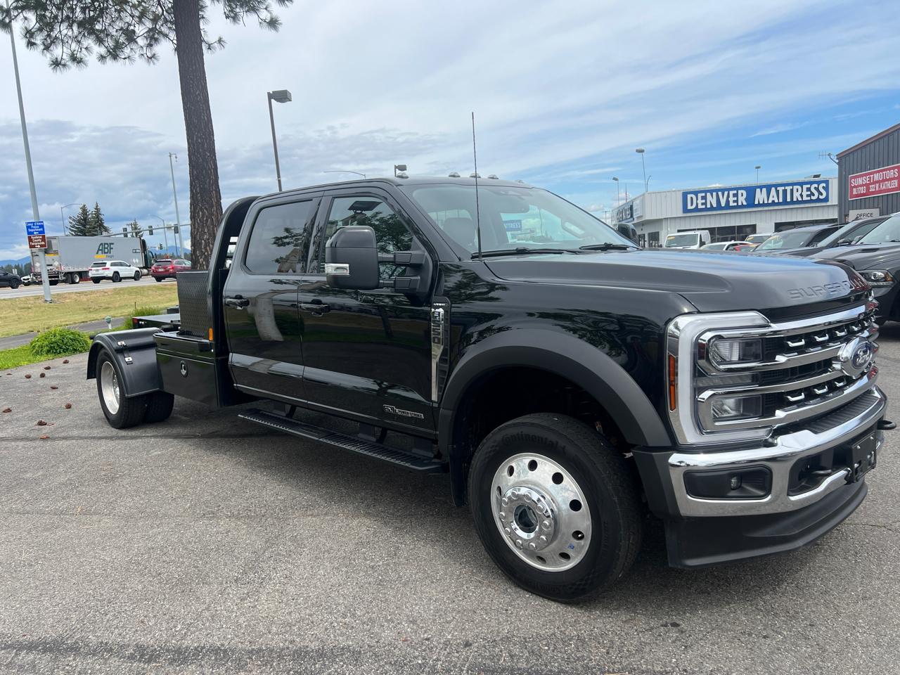 Ford Super Duty F-550 DRW Lariat 4WD Crew Cab 203" WB 84" CA 2024