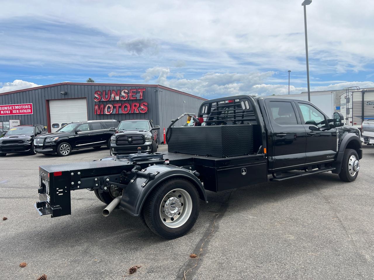 Ford Super Duty F-550 DRW Lariat 4WD Crew Cab 203" WB 84" CA 2024