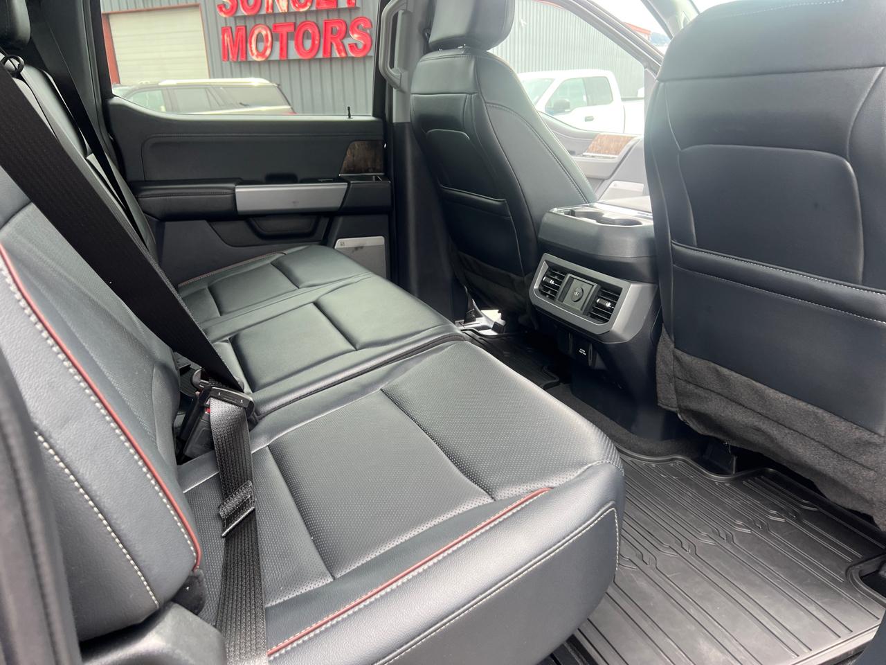 Ford Super Duty F-550 DRW Lariat 4WD Crew Cab 203" WB 84" CA 2024