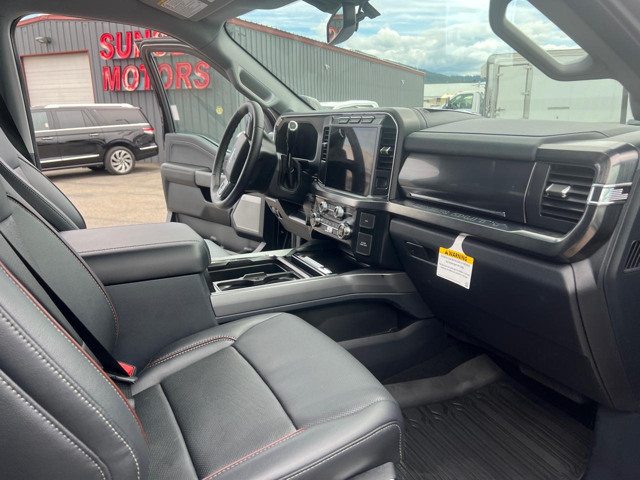 Ford Super Duty F-550 DRW Lariat 4WD Crew Cab 203" WB 84" CA 2024