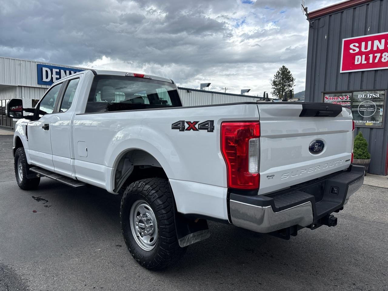 Ford Super Duty F-350 SRW XL 4WD SuperCab 8' Box 2017