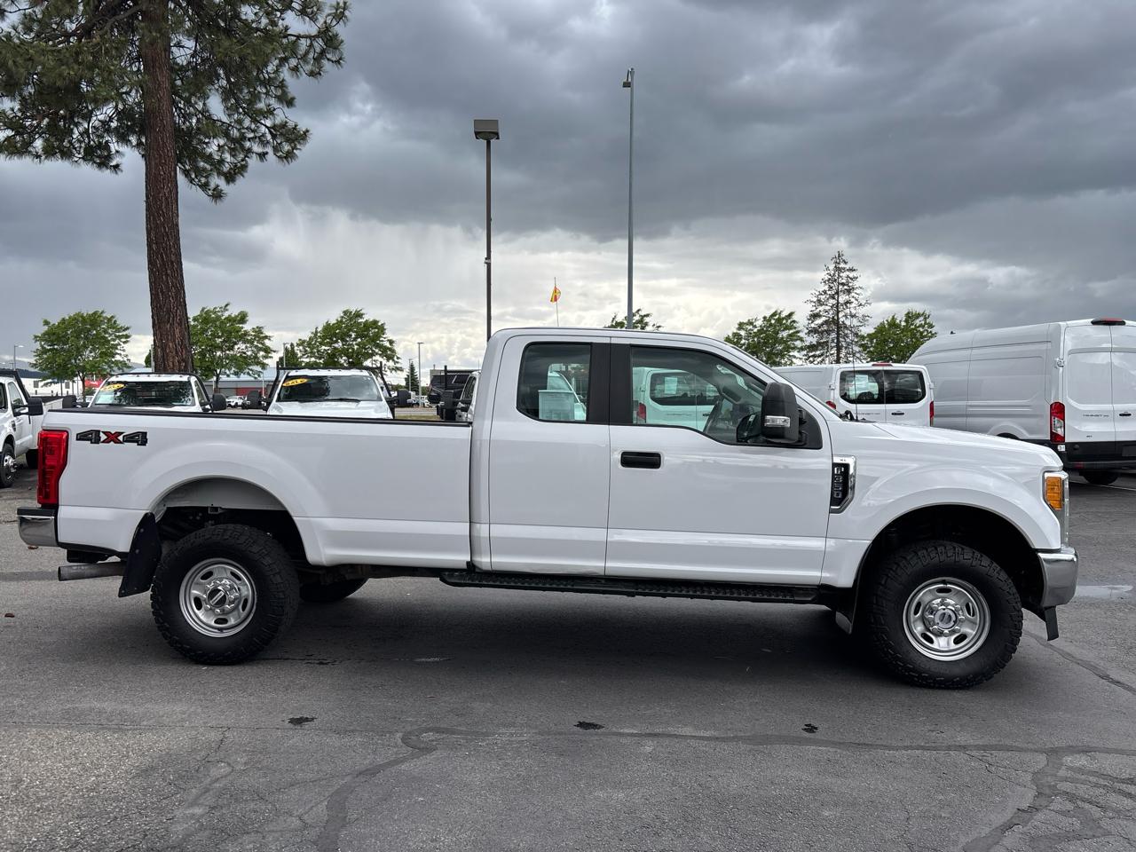 Ford Super Duty F-350 SRW XL 4WD SuperCab 8' Box 2017