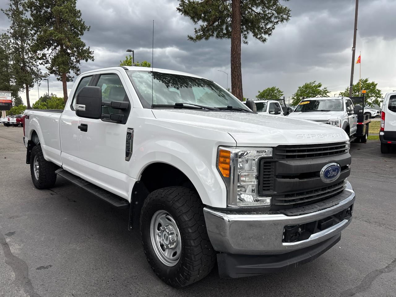 Ford Super Duty F-350 SRW XL 4WD SuperCab 8' Box 2017