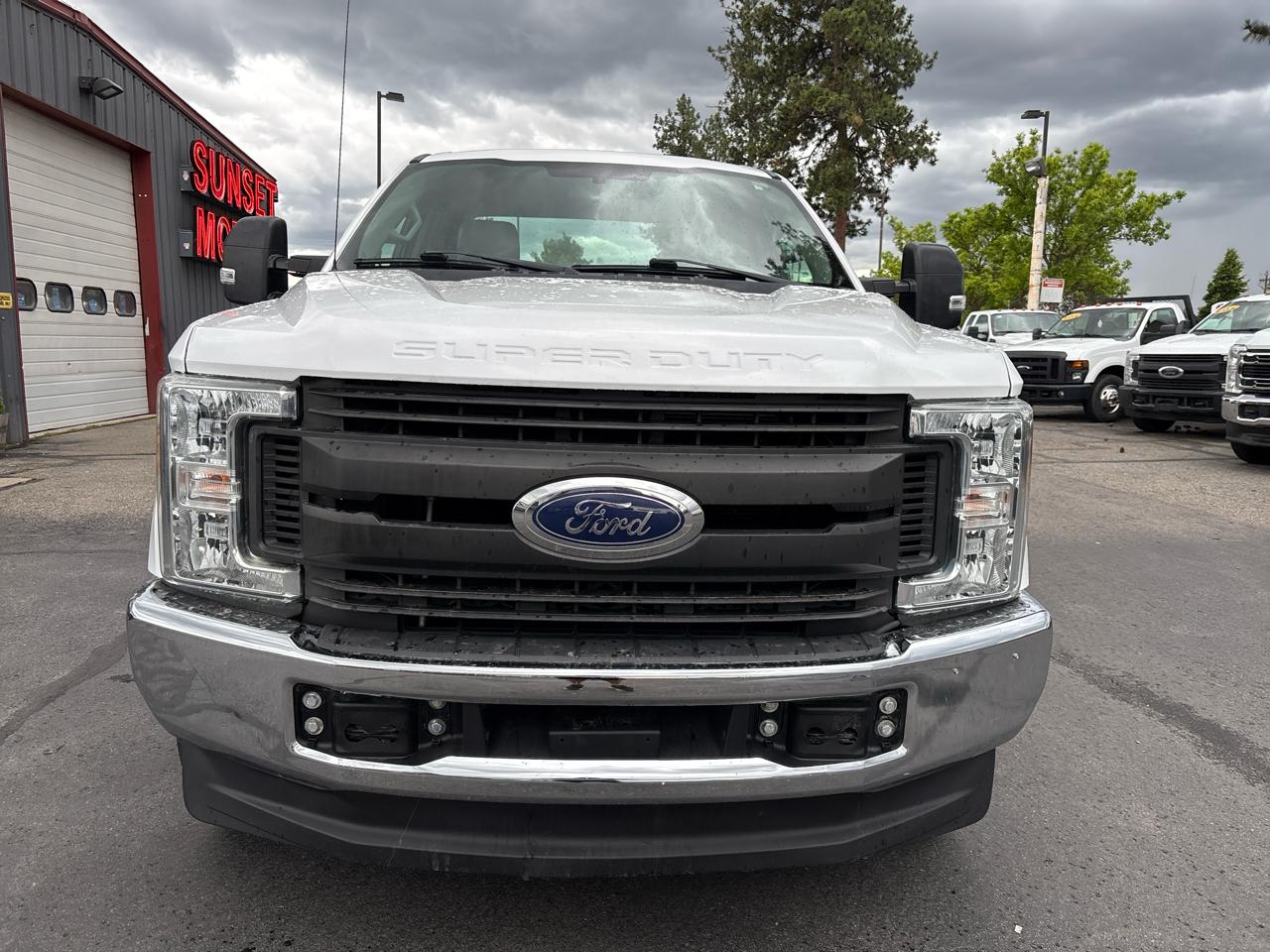 Ford Super Duty F-350 SRW XL 4WD SuperCab 8' Box 2017