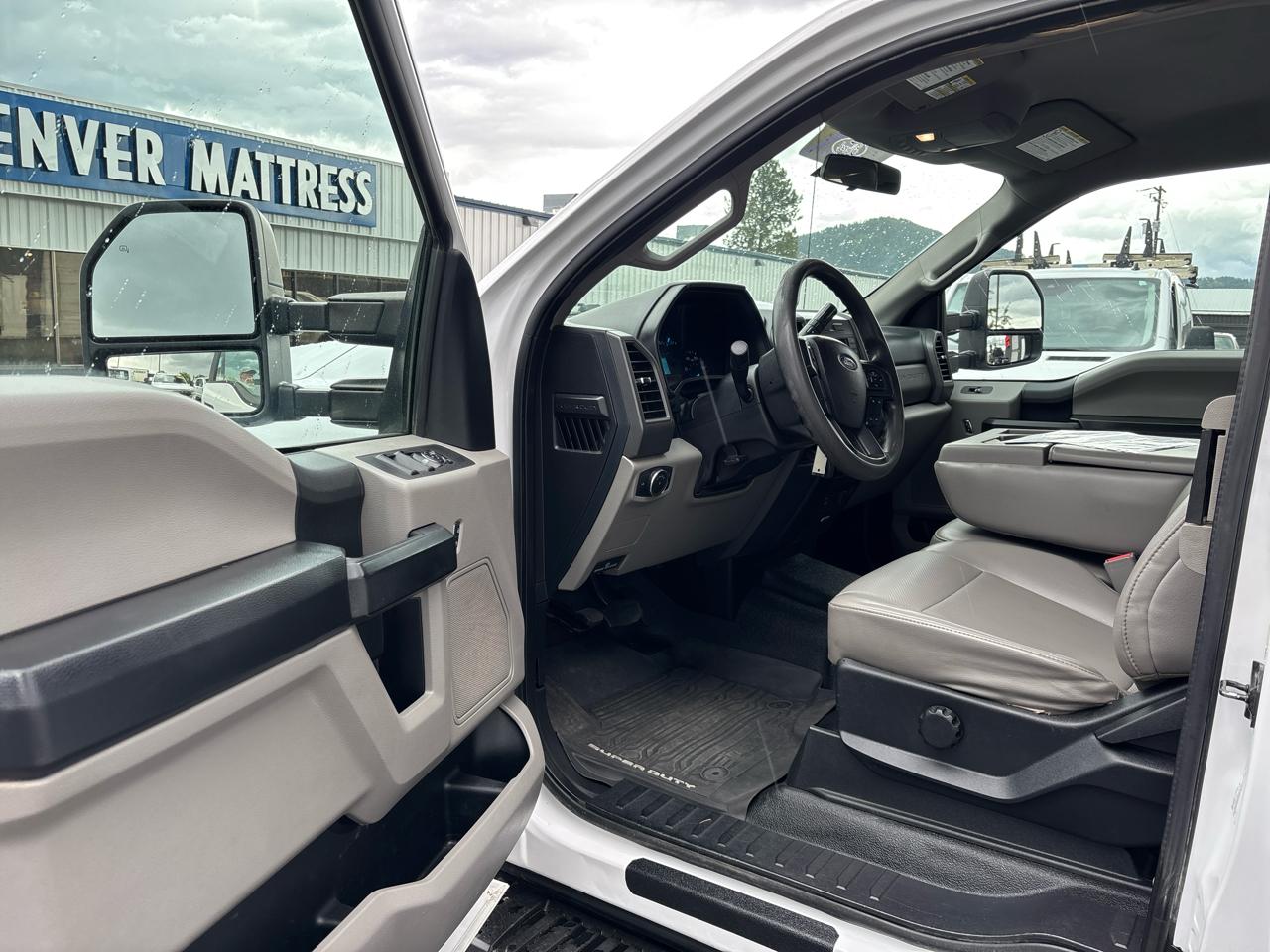 Ford Super Duty F-350 SRW XL 4WD SuperCab 8' Box 2017