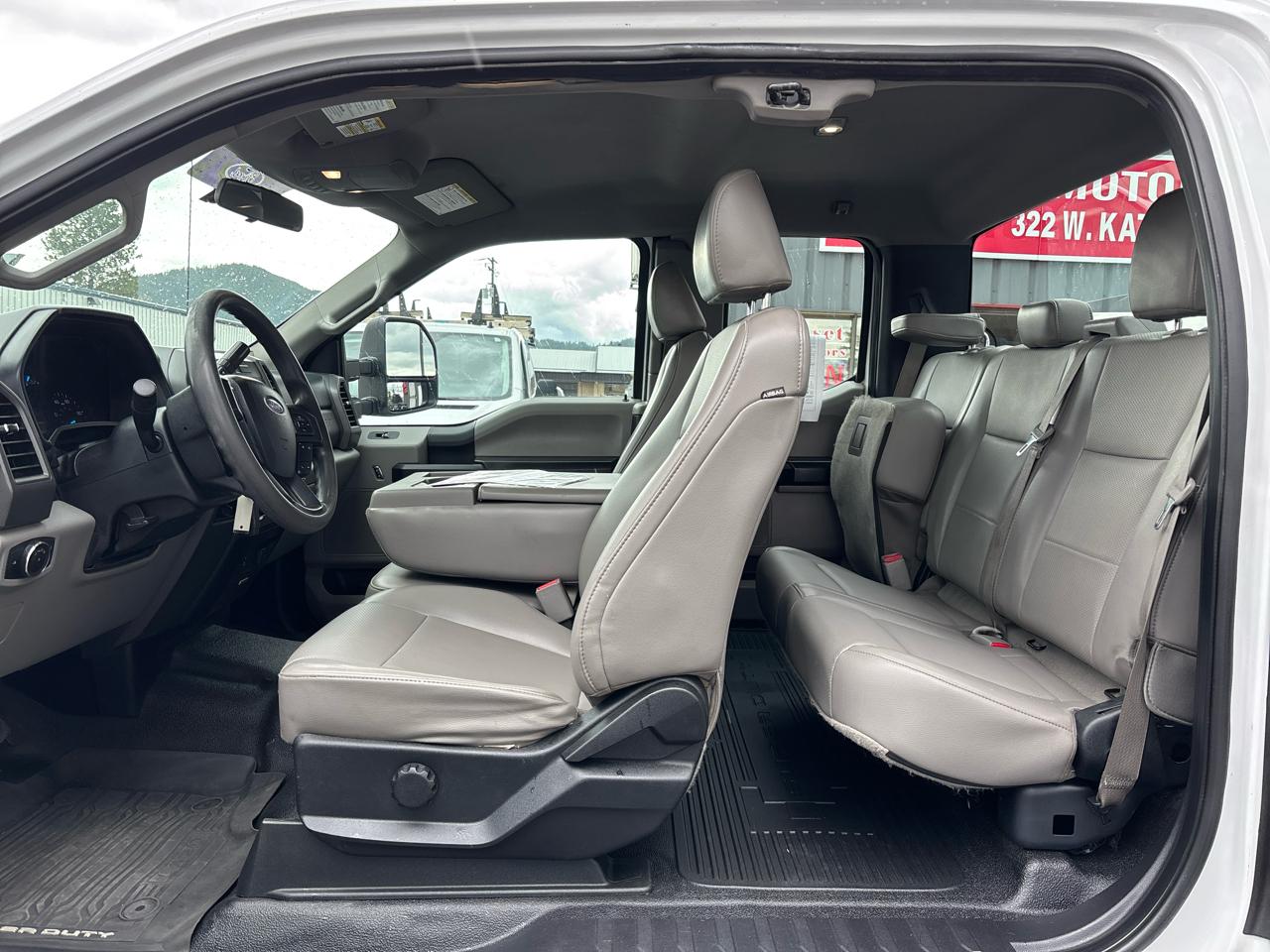 Ford Super Duty F-350 SRW XL 4WD SuperCab 8' Box 2017