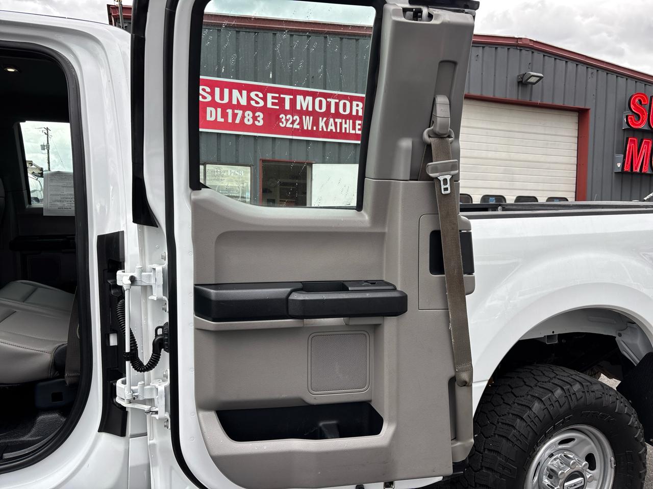 Ford Super Duty F-350 SRW XL 4WD SuperCab 8' Box 2017