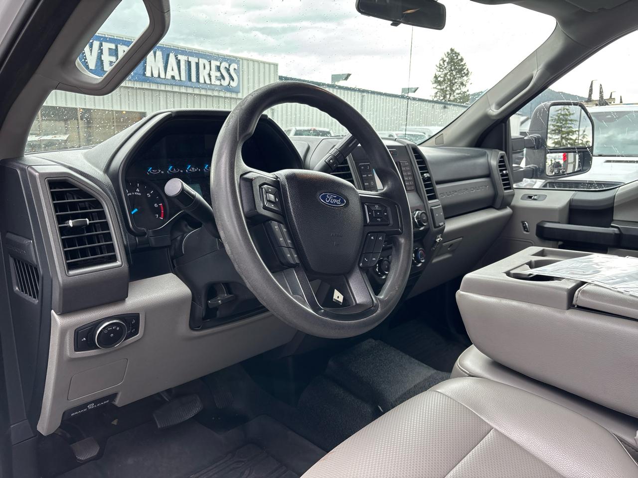 Ford Super Duty F-350 SRW XL 4WD SuperCab 8' Box 2017
