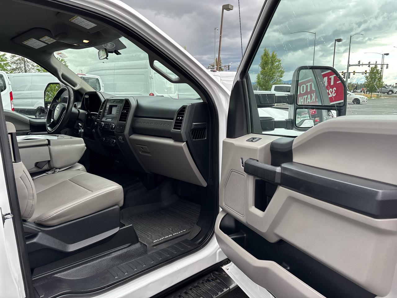 Ford Super Duty F-350 SRW XL 4WD SuperCab 8' Box 2017